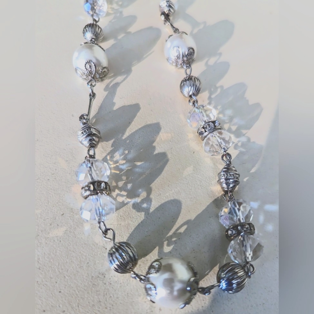 Stunning perl, crystal and sterling silver beaded vintage necklace 🌹